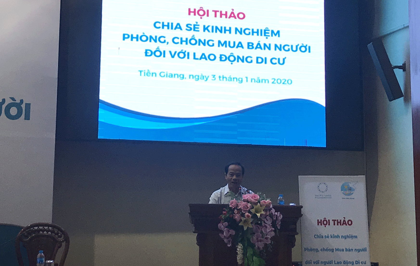 Đại biểu chia sẻ tại hội thảo.