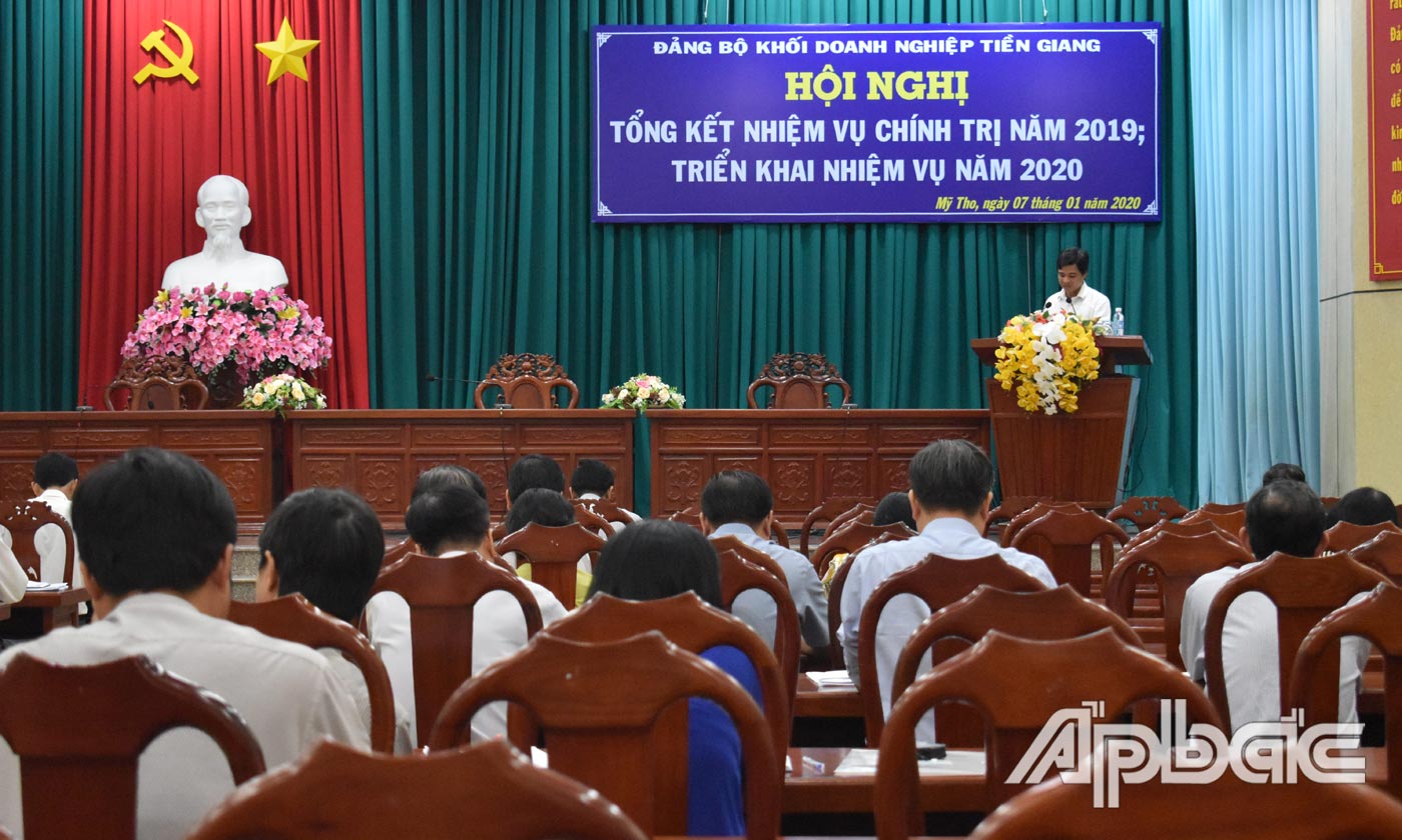 Đại diện các chi, đảng bộ phát biểu tại hội nghị.