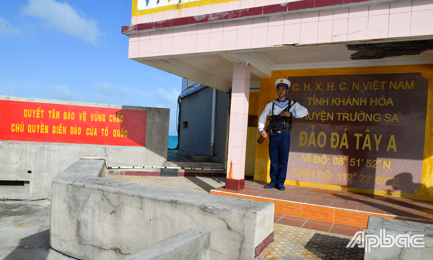 Đón xuân không quên nhiệm vụ.