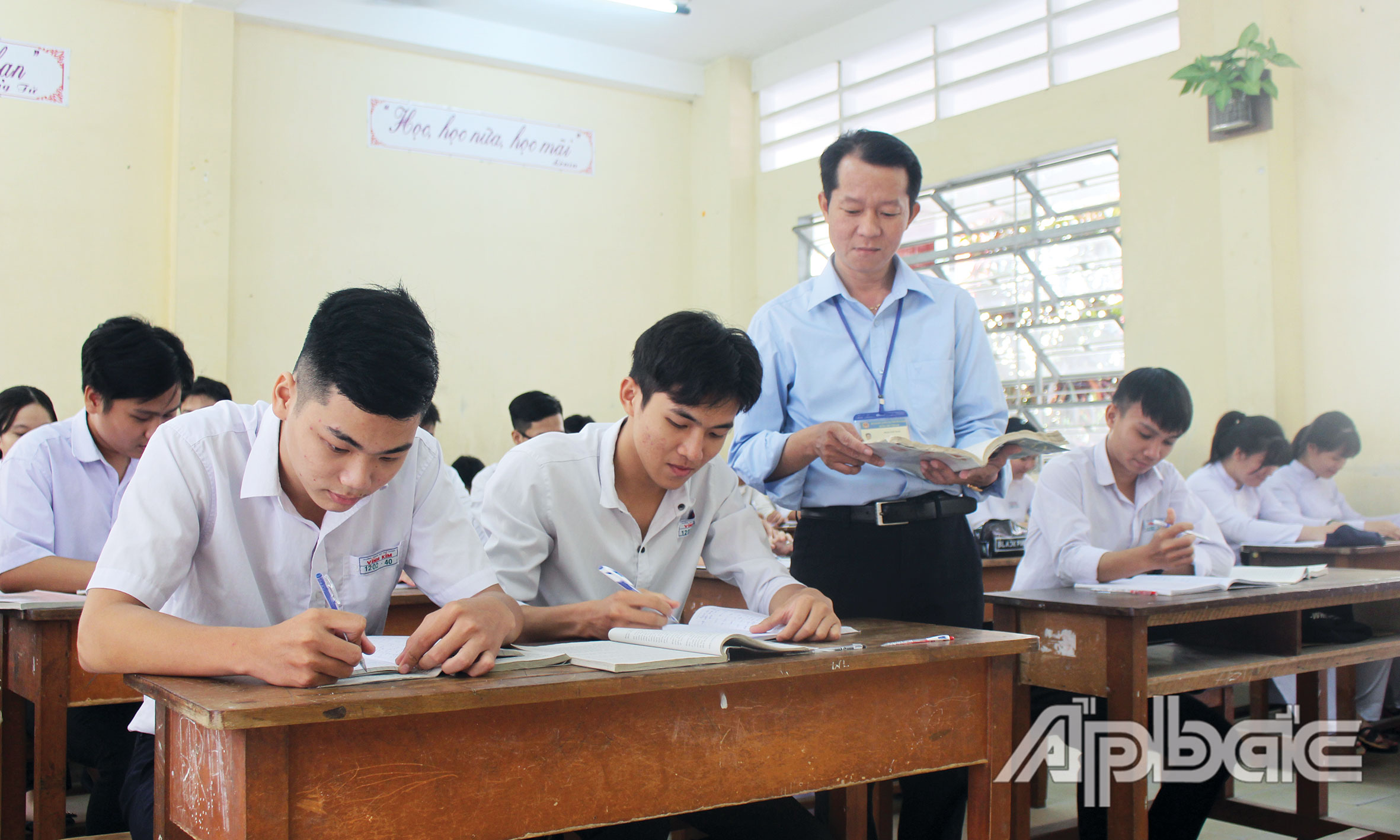 Thầy Ngọc trong giờ lên lớp. 