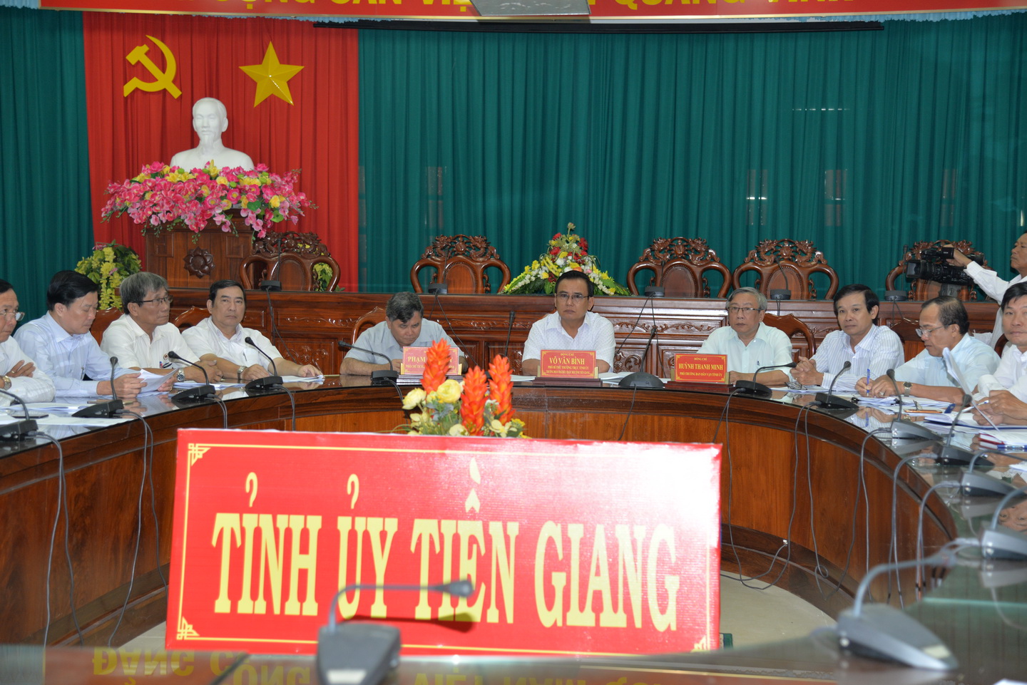 Đồng chí Võ Văn Bình, Phó Bí thư Thường trực Tỉnh ủy chủ trì hội nghị tại điểm cầu tỉnh Tiền Giang.