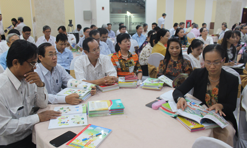 Các đại biểu tham dự hội thảo. 