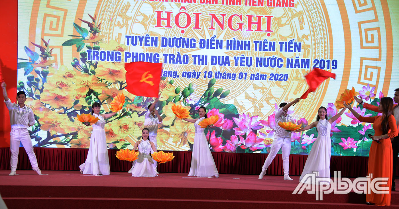 văn nghệ chào mừng
