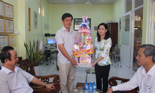 Đoàn thăm và chúc Tết  Công ty TNHH Xây dựng và Thương Mại Hiệp Tâm