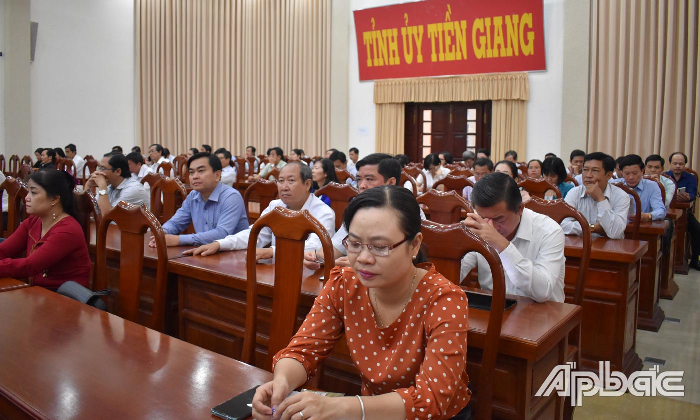 Tại điểm cầu Tiền Giang.