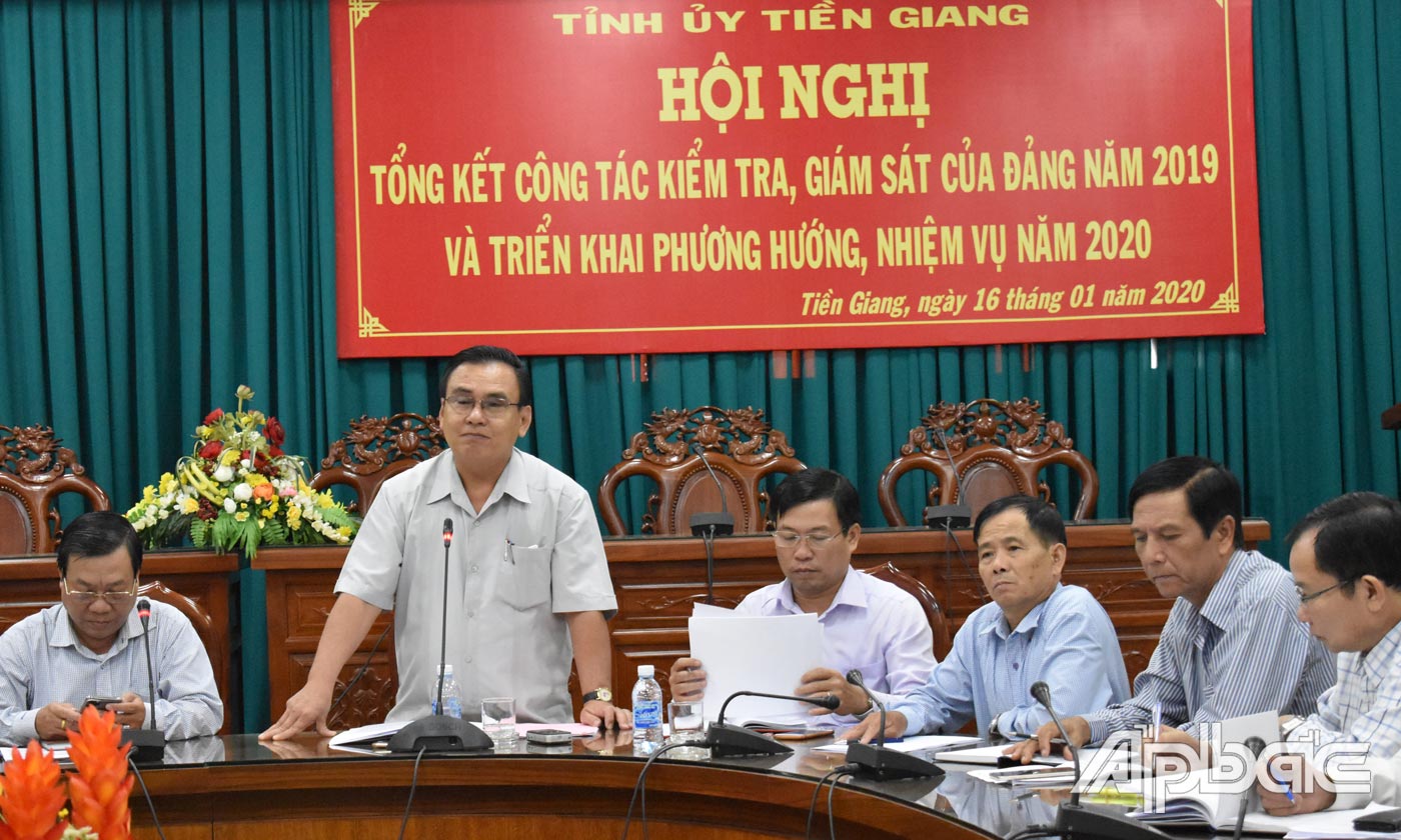 Đồng chí Võ Văn Bình phát biểu chỉ đạo tại hội nghị.