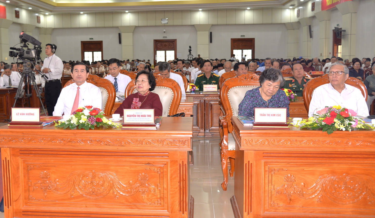 Các đồng chí nguyên là lãnh đạo trung ương và lãnh đạo tỉnh dự lễ