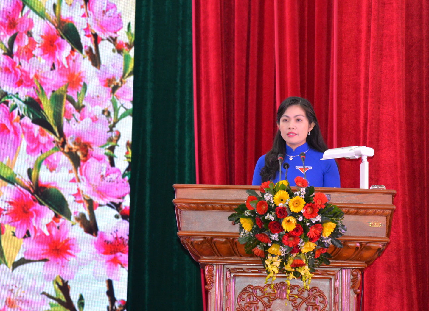 Bí thư Tỉnh đoàn Nguyễn Thị Uyên Trang đại diện cho tuổi trẻ tỉnh nhà nêu quyết tâm của tuổi trẻ