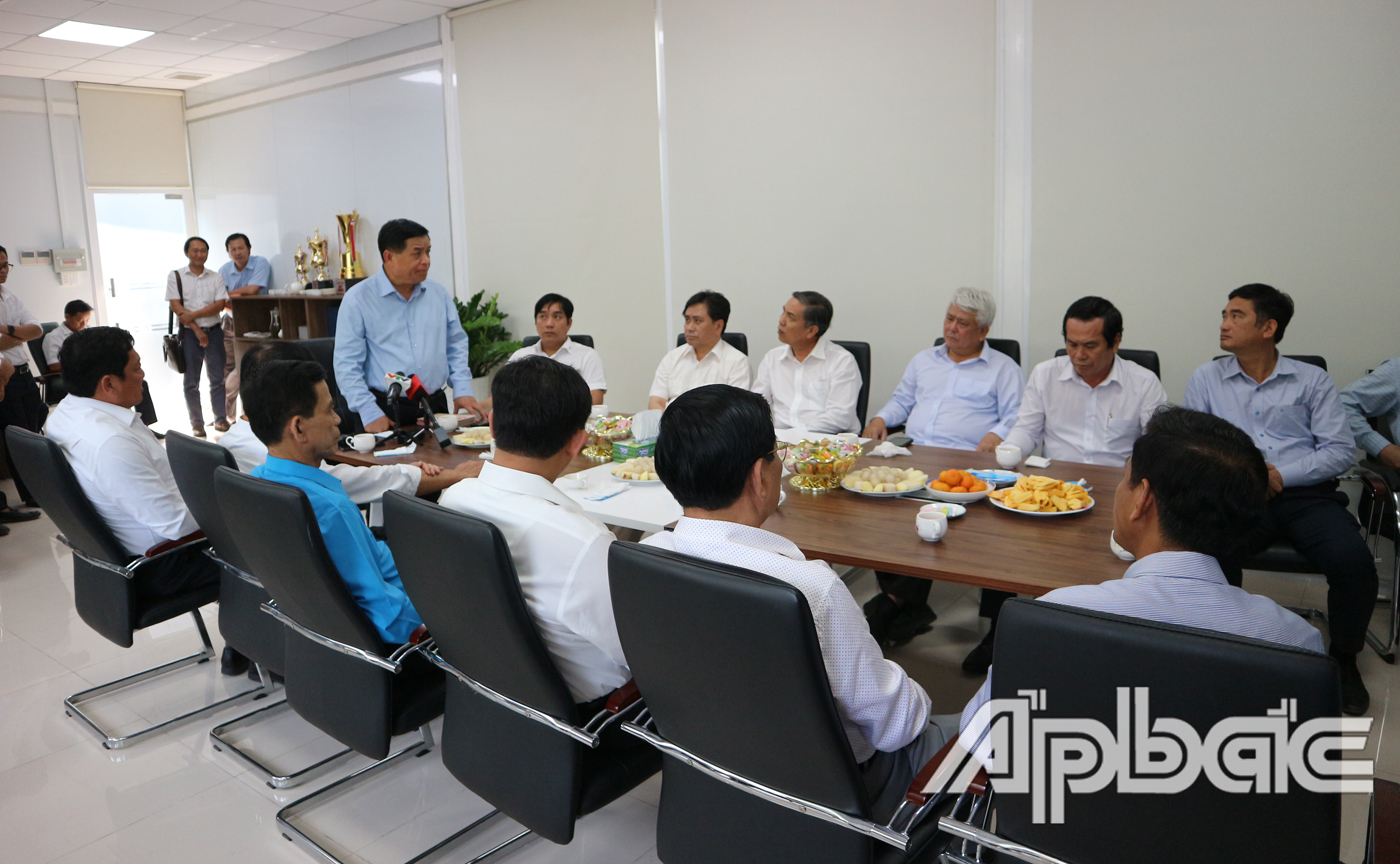 Đoàn đã đến Văn phòng hiện trường Ban Quản lý dự án Trung Lương-Mỹ Thuận (ấp Mỹ Quới, xã Mỹ Đức Đông, huyện Cái Bè) 