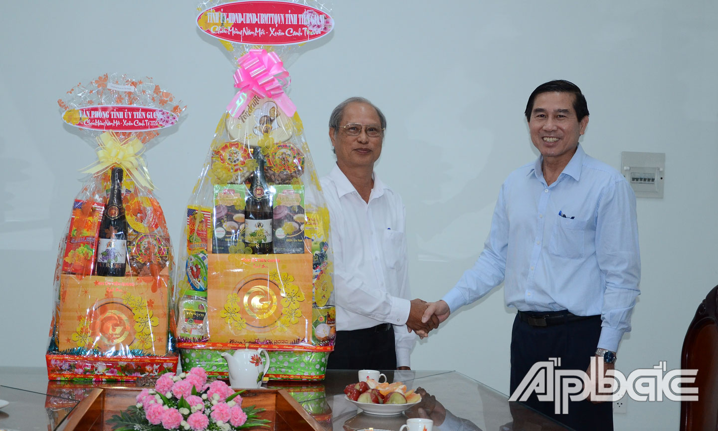  Lãnh đạo tỉnh thăm, chúc tết Huyện ủy Tân Phước.