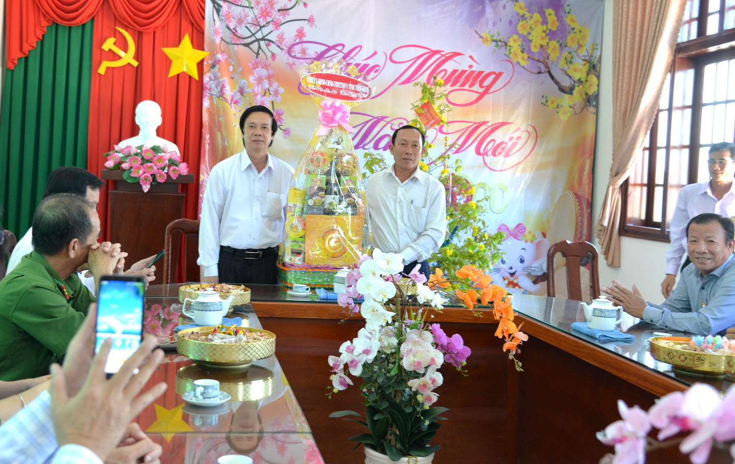 Bí thư Tỉnh ủy Nguyễn Văn Danh chúc Tết huyện ủy Cai Lậy Tân Phú Đông lưu ý huyện tổ chức tốt cho nhân dân vui xuân đón Tết an lành