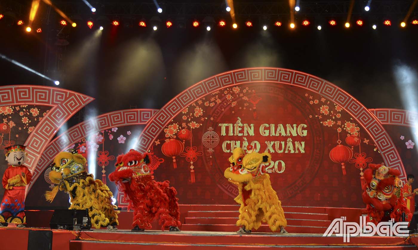 Biểu diễn lân, sư rồng.