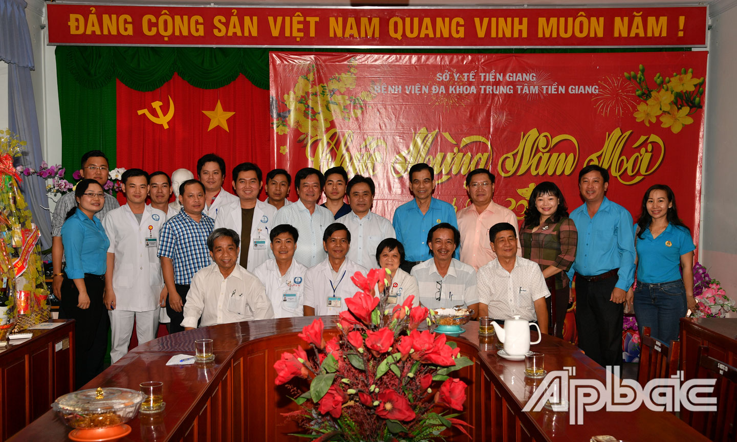 Lãnh đạo tỉnh thăm, chúc tết đội ngũ y, bác sĩ Bệnh viện Đa khoa Trung tâm tỉnh Tiền Giang.