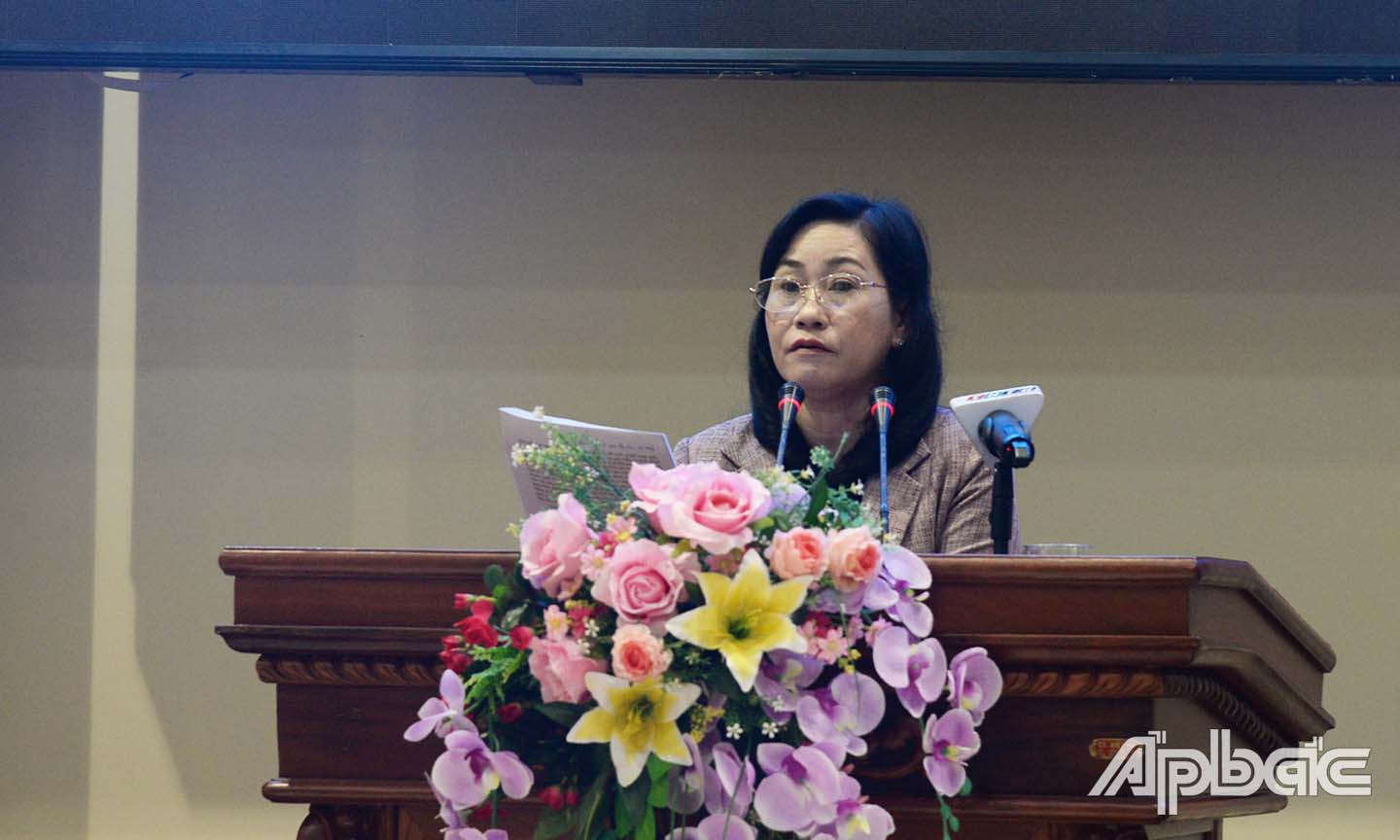 Đồng chí Châu Thị Mỹ Phương phát biểu tại tọa đàm.