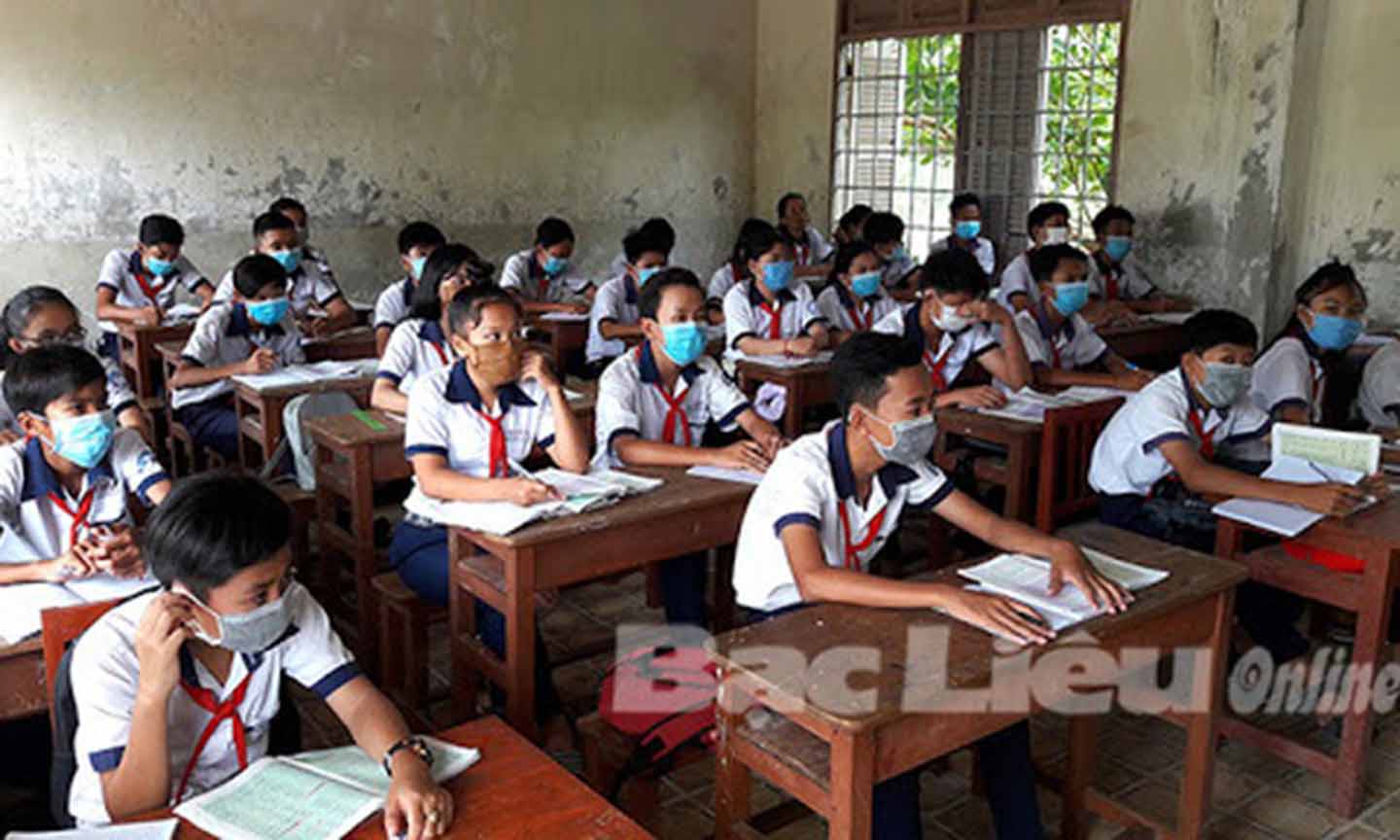 Học sinh đeo khẩu trang phòng tránh dịch bệnh. (Ảnh minh họa: Báo Bạc Liêu)