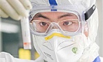 Cố vấn Nhà Trắng dự báo thời điểm sản xuất thuốc điều trị COVID-19