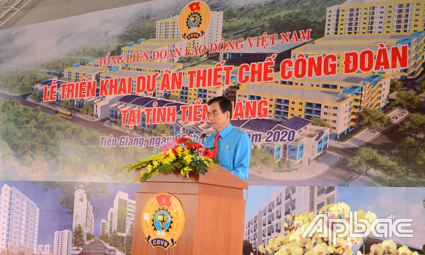 Đồng chí Trương Văn Hiền, Chủ tịch LĐLĐ tỉnh phát biểu tại Lễ triển khai.