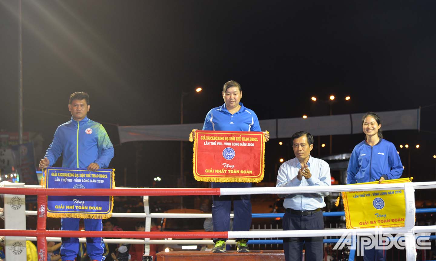 An Giang đoạt hạng nhất toàn đoàn nội dung Lowkick nữ.