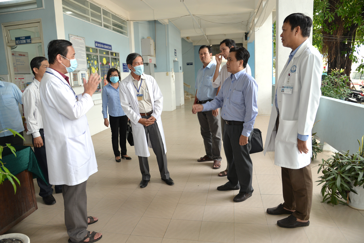 Phó Chủ tịch UBND tỉnh Trần Văn Dũng kiểm tra công tác chuẩn bị cơ sở vật chất điều trị cho bệnh nhân nhiễm nCoV của Bệnh viện Đa khoa trung tâm Tiền Giang