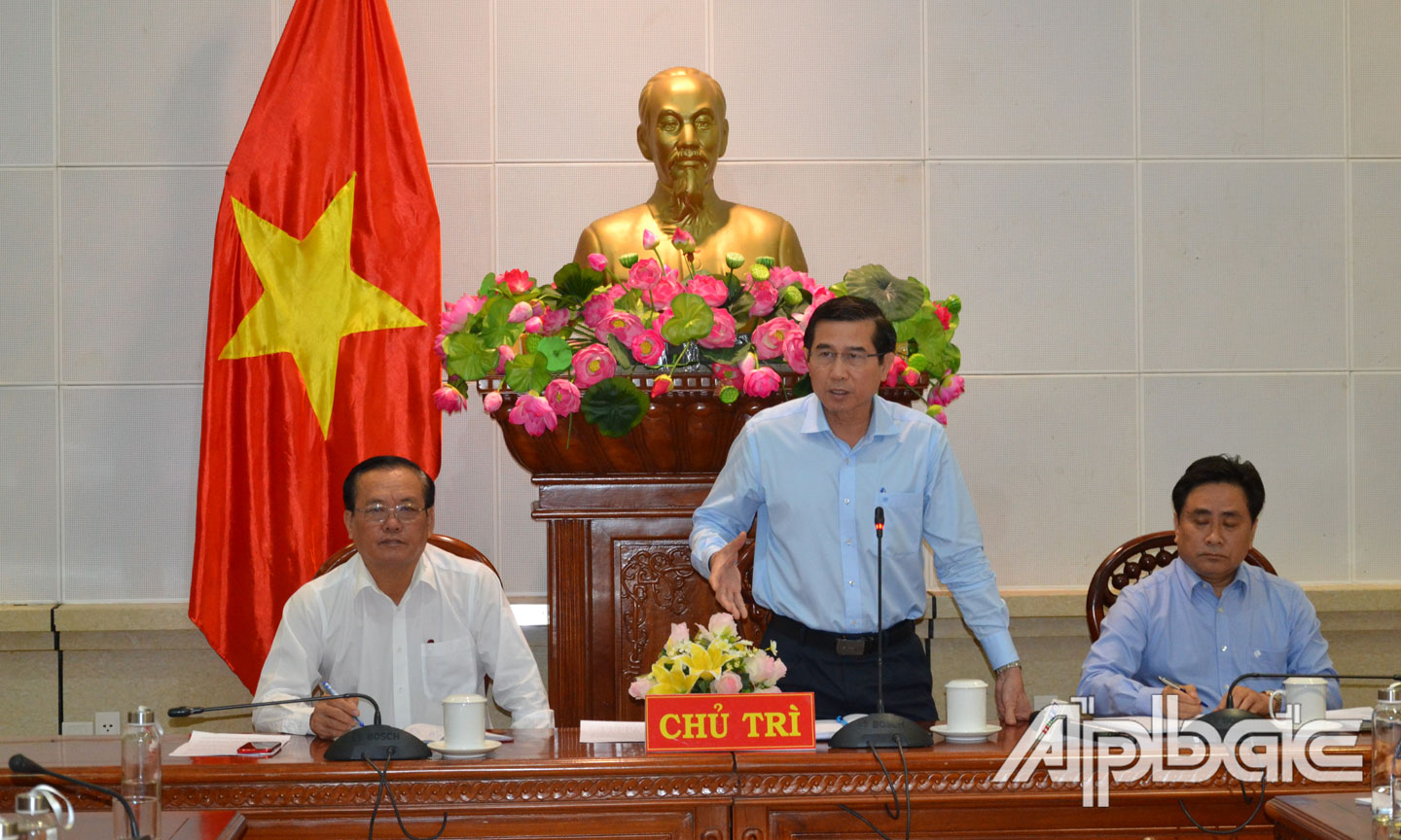 Đồng chí Lê Văn Hưởng phát biểu tại buổi làm việc.