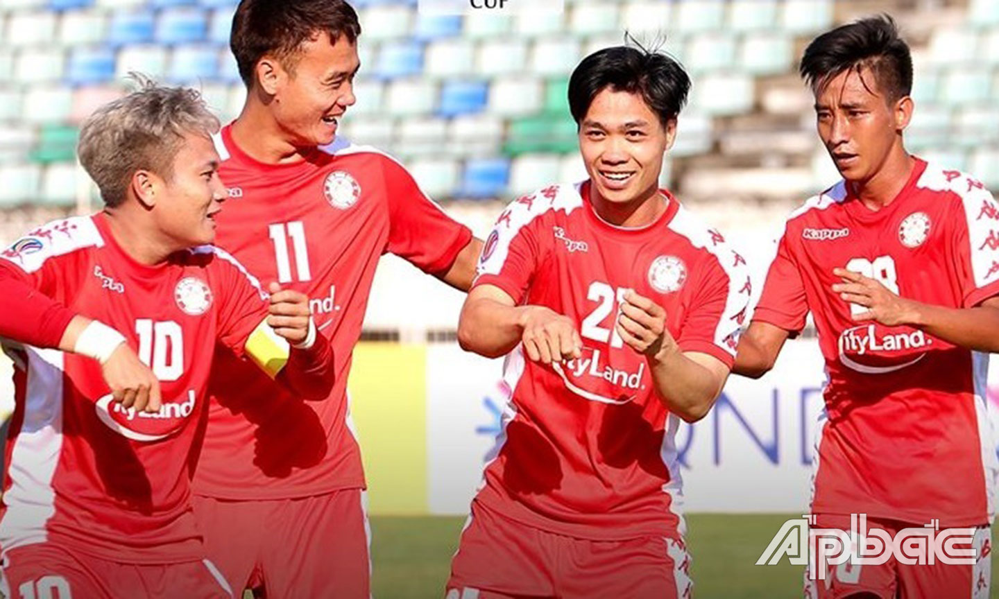Công Phượng (thứ hai từ phải sang) tìm lại cảm giác ghi bàn trong màu áo của CLB TP. Hồ Chí Minh. Ảnh: Vietnamnet.vn