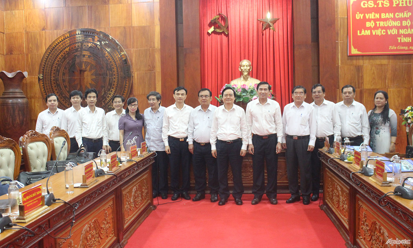 Đoàn công tác của Bộ GD-ĐT làm việc tại Tiền Giang. 