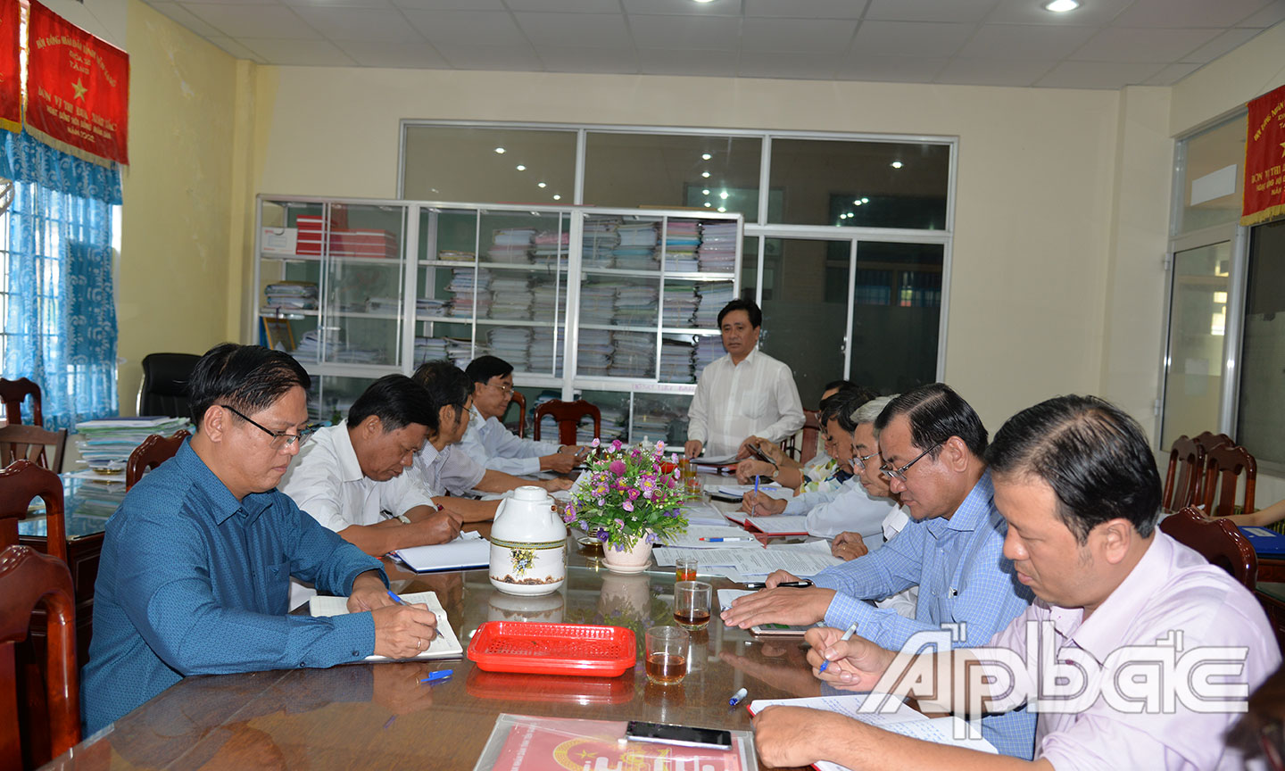 Đồng chí Trần Văn Dũng kiểm tra và ghi nhận những nỗ lực của các địa phương trong công tác tổ chức thực hiện phòng, chống dịch bệnh Covid-19; đồng thời, chỉ đạo các giải pháp tháo gỡ khó khăn trong công tác phòng, chống dịch bệnh này.