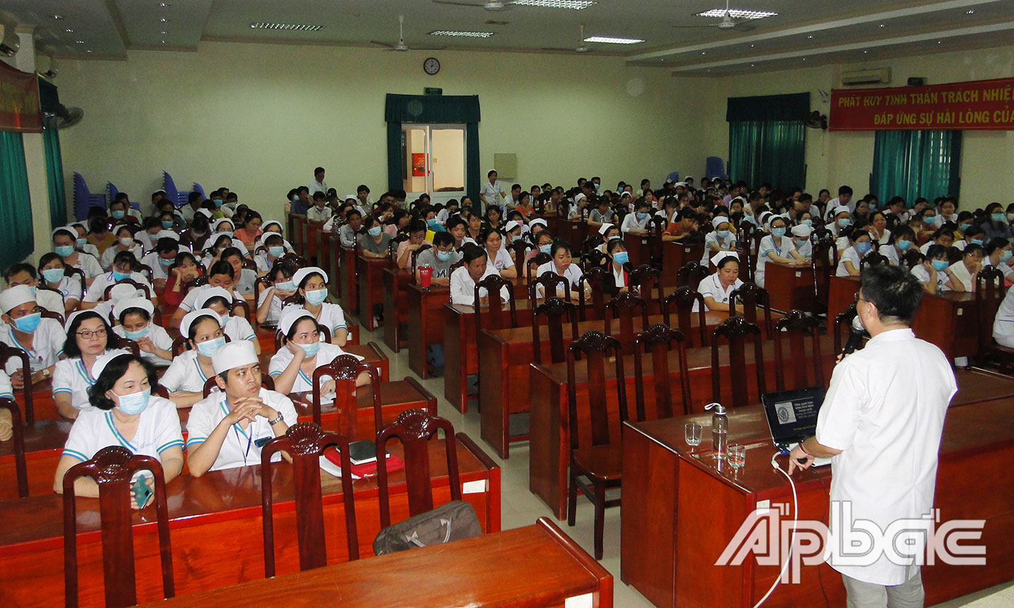 Ngành Y tế tỉnh tập huấn phác đồ điều trị và phương pháp phòng, chống dịch bệnh Covid-19 cho nhân viên y tế toàn ngành.
