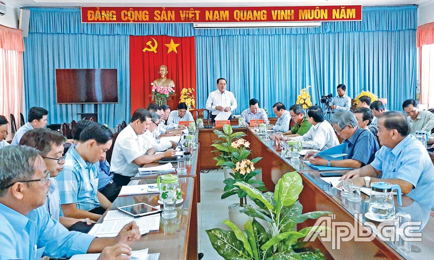 Đồng chí Lê Văn Nghĩa phát biểu kết luận tại buổi thẩm định  Văn kiện Đại hội Đại biểu Đảng bộ TX. Gò Công.
