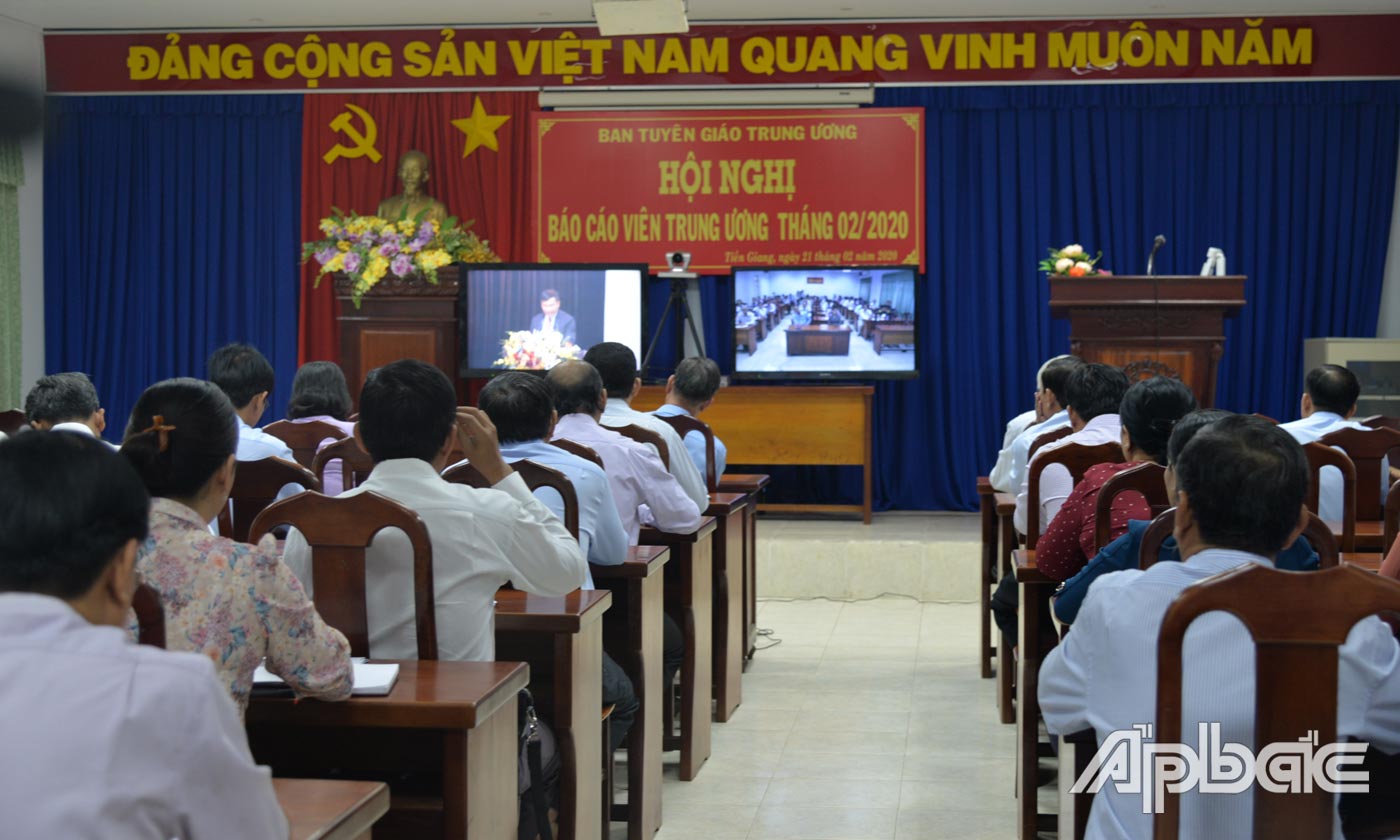 Tại điểm cầu Tiền Giang.