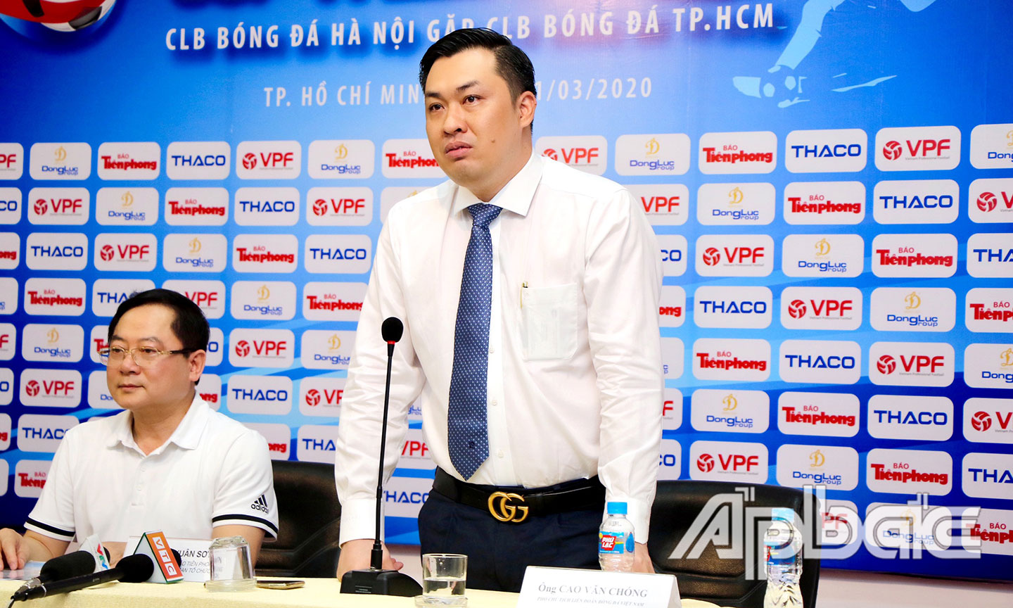 ông Cao Văn Chóng - Phó chủ tịch VFF phát biểu tại họp báo.