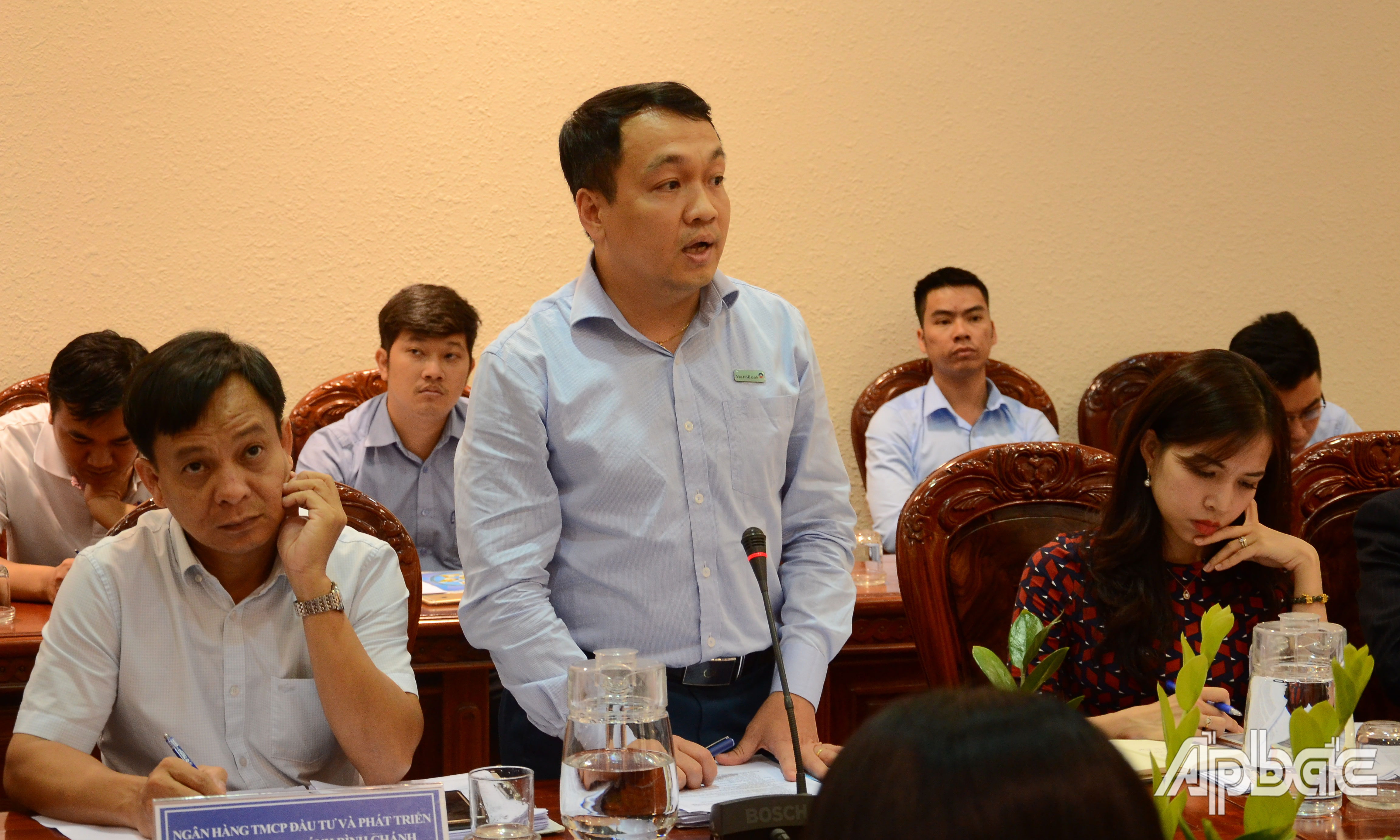 Đại diện ngân hàng hợp vốn tín dụng phát biểu ý kiến.