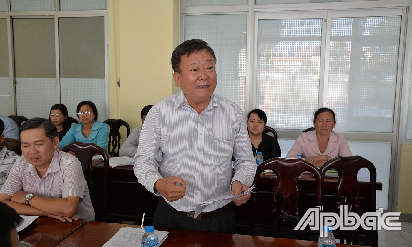 Đại biểu phát biểu tại buổi làm việc với UBND huyện Châu Thành