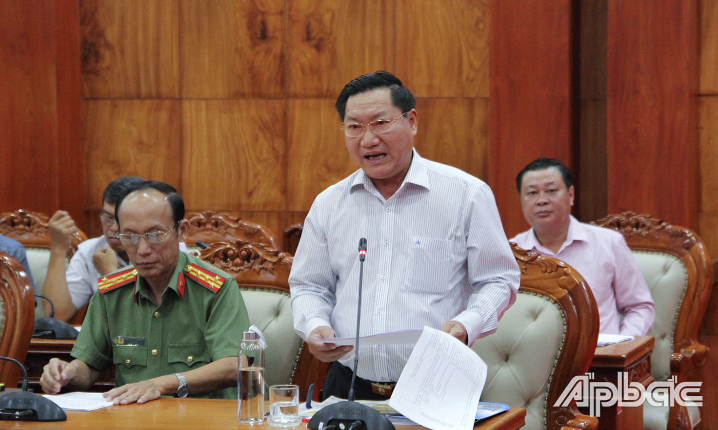 Đại diện Tiểu ban Văn kiện TP. Mỹ Tho phát biểu ý kiến.