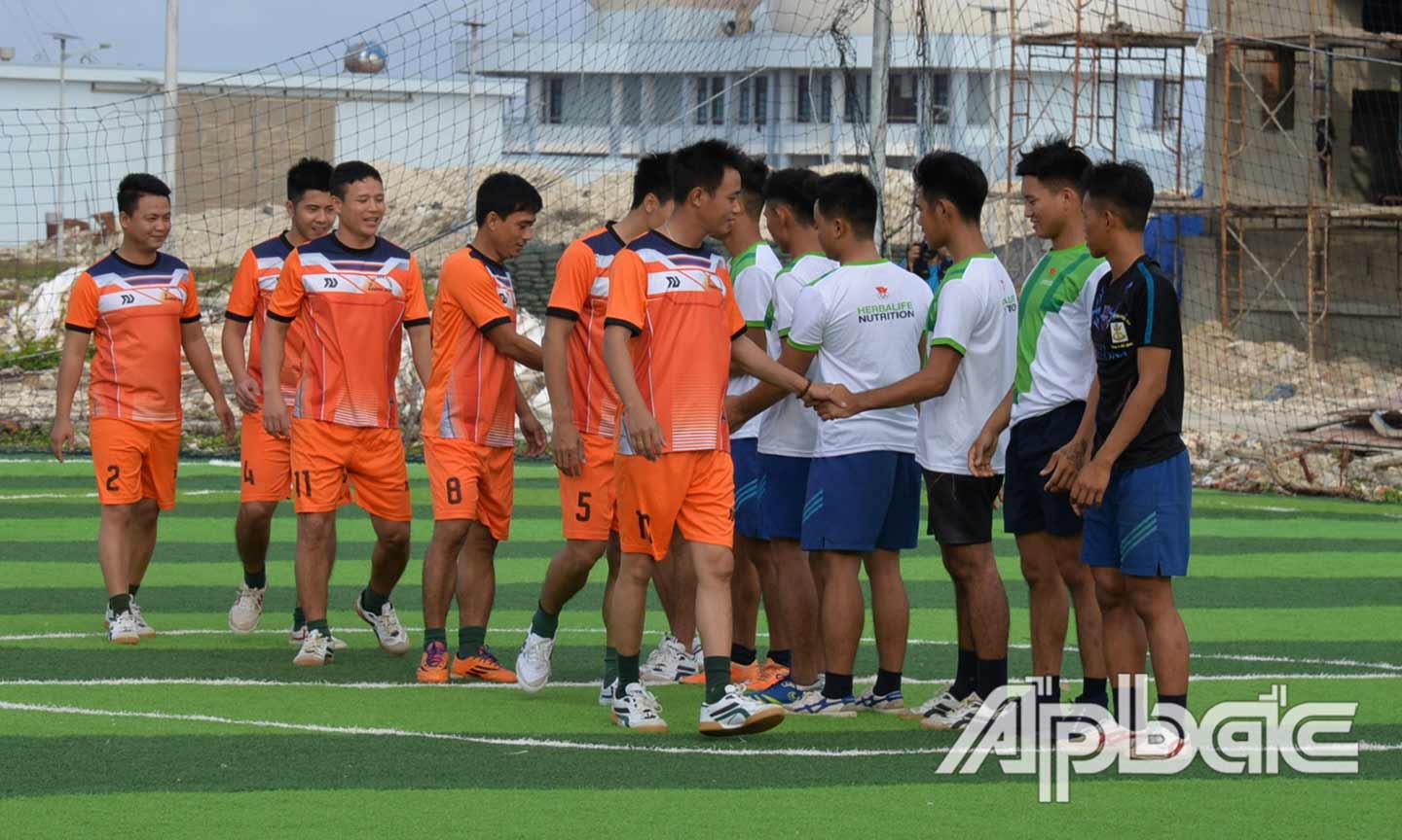 Các hoạt động thể thao tạo cơ hội giao lưu, góp phần thắt chặt tình đồng chí, đồng đội.