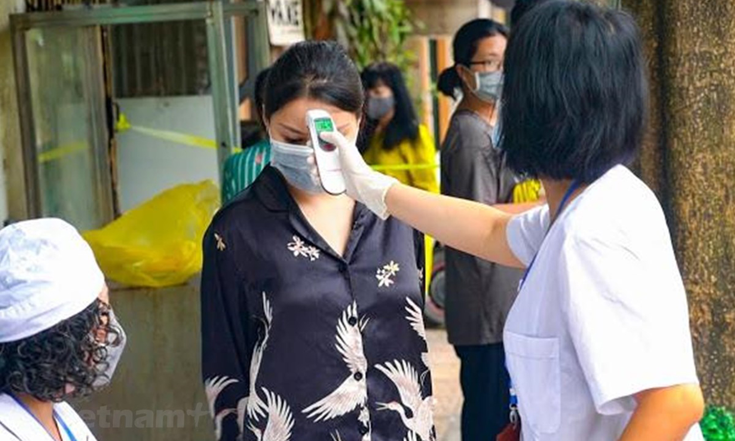 Kiểm tra sức khoẻ cho người dân tại Hà Nội. (Ảnh: Hiếu Hoàng/TTXVN)
