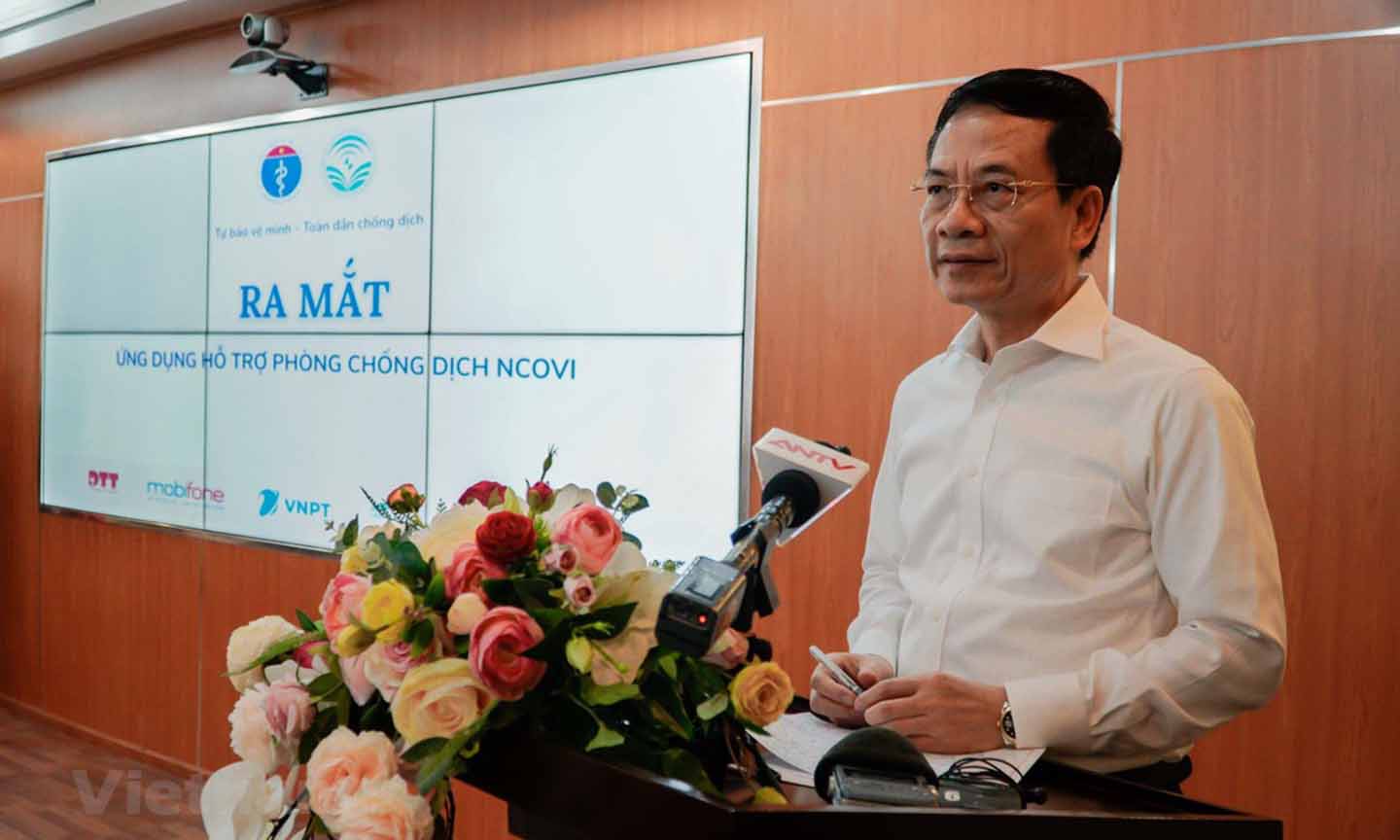 Bộ trưởng Bộ Thông tin và Truyền thông Nguyễn Mạnh Hùng phát biểu tại Lễ ra mắt ứng dụng phòng chống dịch COVID-19. (Ảnh: Minh Hiếu/Vietnam+)