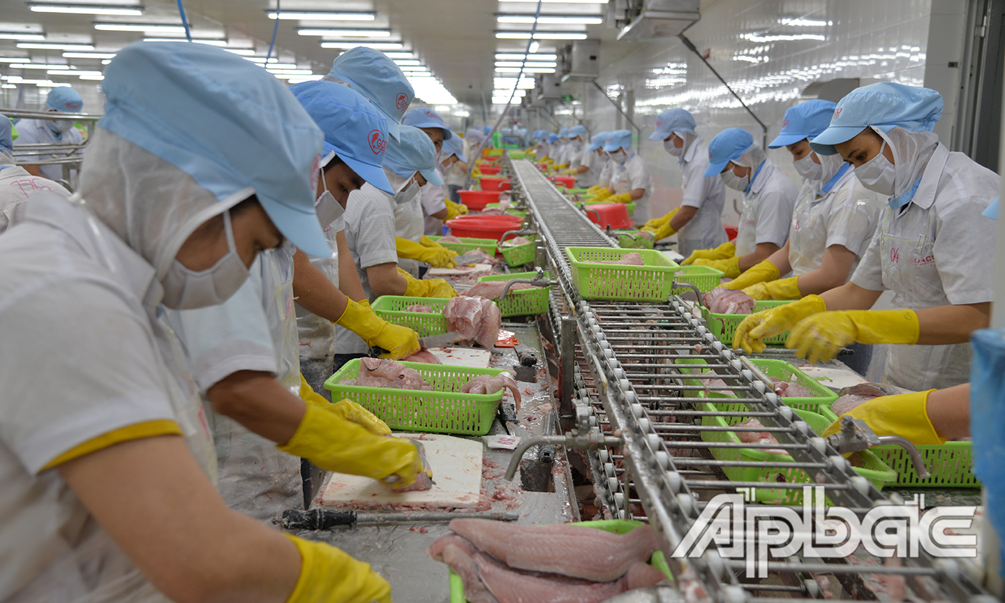 Thực hiện nhiều giải pháp tháo gỡ khó khăn cho DN.