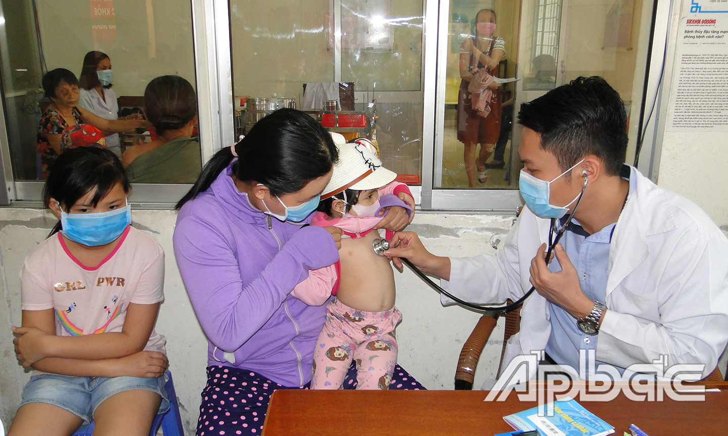 Tại Trung tâm Kiểm soát bệnh tật tỉnh, việc đeo khẩu trang được người dân thực hiện nghiêm túc.