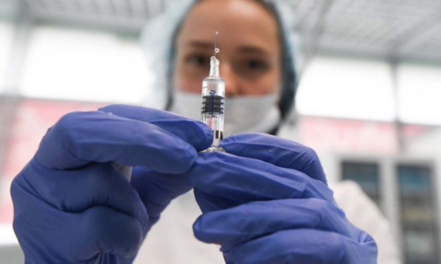 Các cường quốc trên thế giới bắt đầu thử nghiệm vắcxin ngừa virus SARS-CoV-2. (Ảnh: Moskva News Agency)