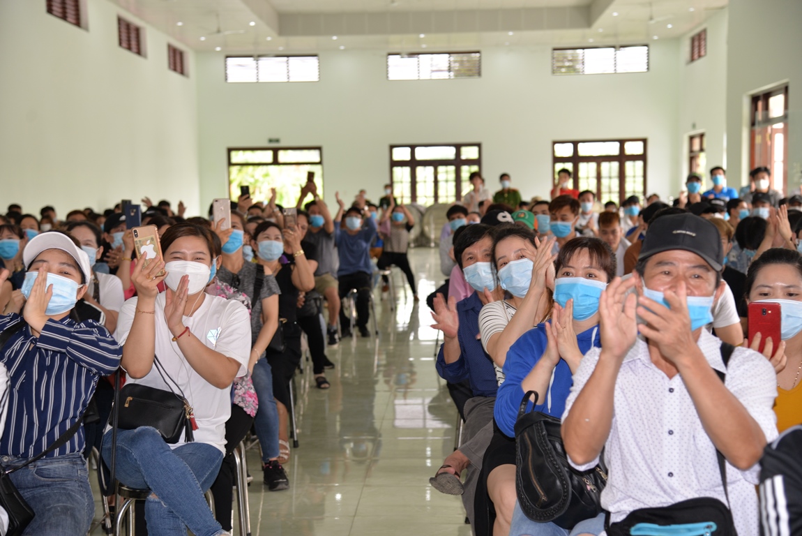 Chia tay Trường Quân sự tỉnh Tiền Giang, 383 người được cách ly tại đây đã thực hiện tốt trách nhiệm của bản thân góp phần ngăn ngừa dịch covid-19.