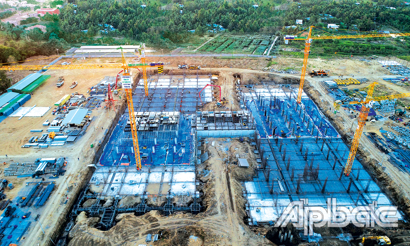 Bệnh viện Đa khoa tỉnh Tiền Giang đang được gấp rút thi công 	                                                                                                                                                                                                                          Ảnh: MINH THÀNH