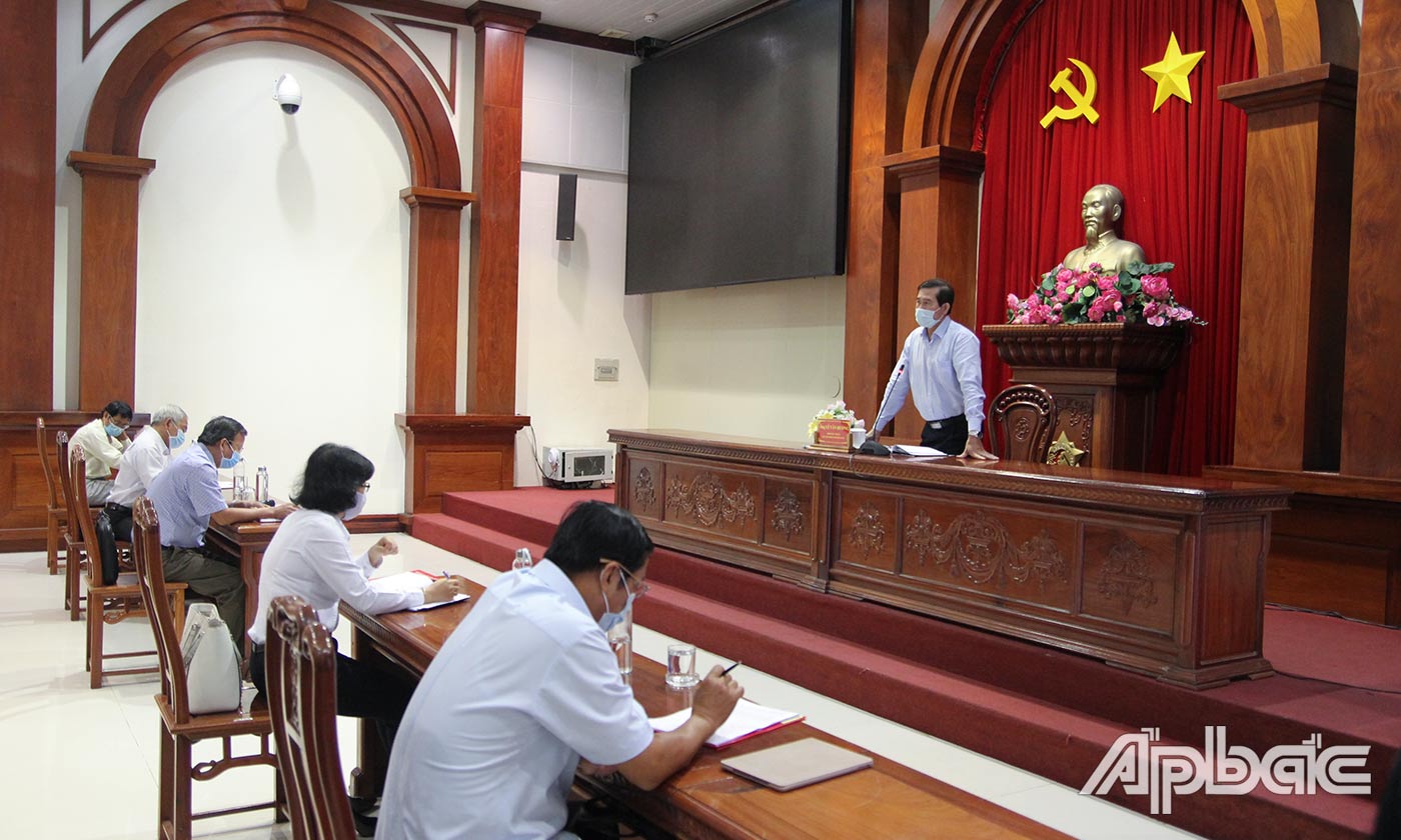 Đồng chí Lê Văn Hưởng phát biểu chỉ đạo tại buổi làm việc.