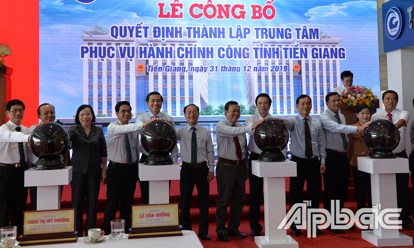 Trung tâm Phục vụ hành chính công đi vào hoạt động tạo ra bước ngoặt mới trong cải cách nền hành chính của Tiền Giang.