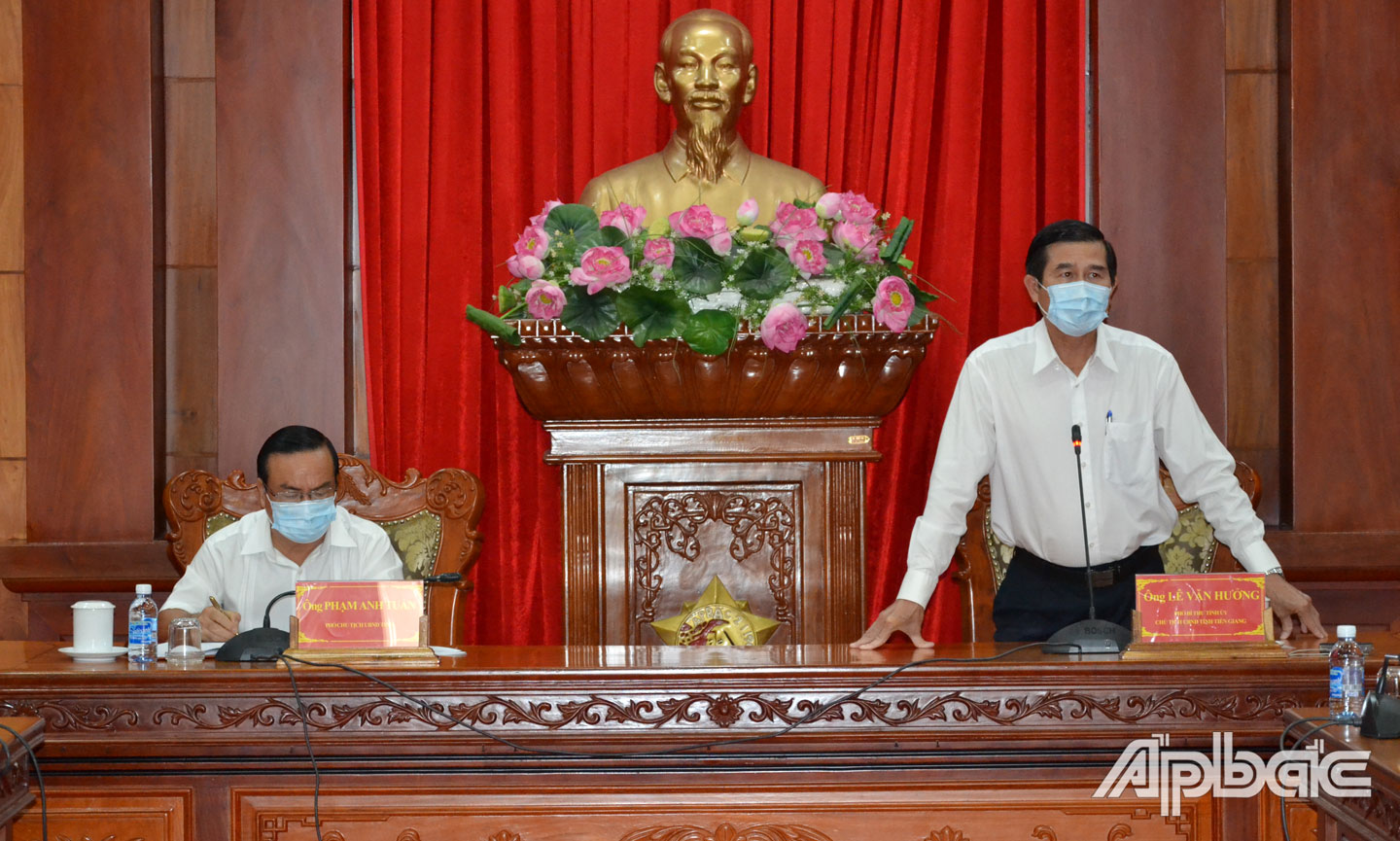 Đồng chí Lê Văn Hưởng phát biểu tại buổi làm việc.