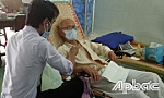 Khám bệnh tại nhà, giúp người cao tuổi phòng, chống dịch bệnh Covid-19