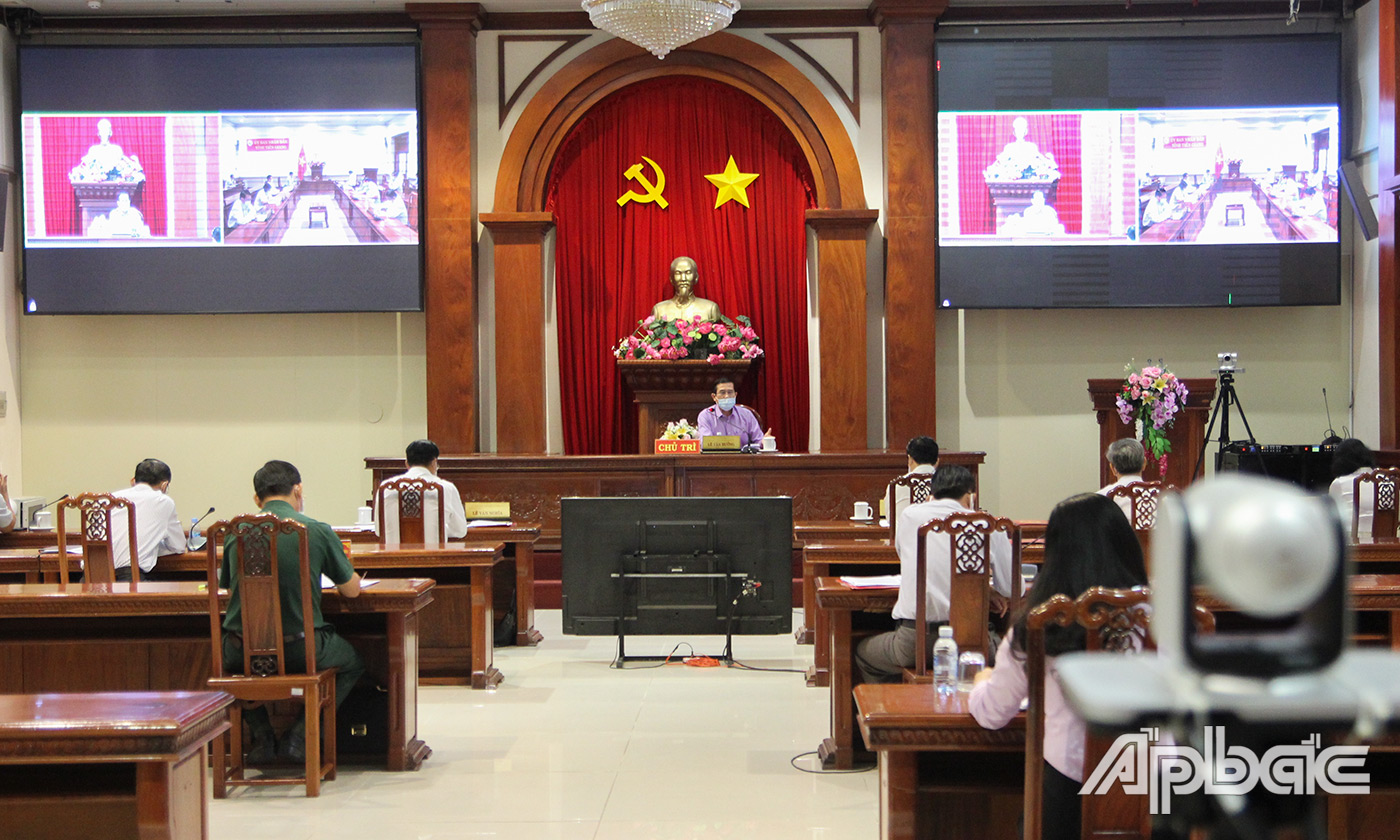 Quang cảnh buổi họp trực tuyến.