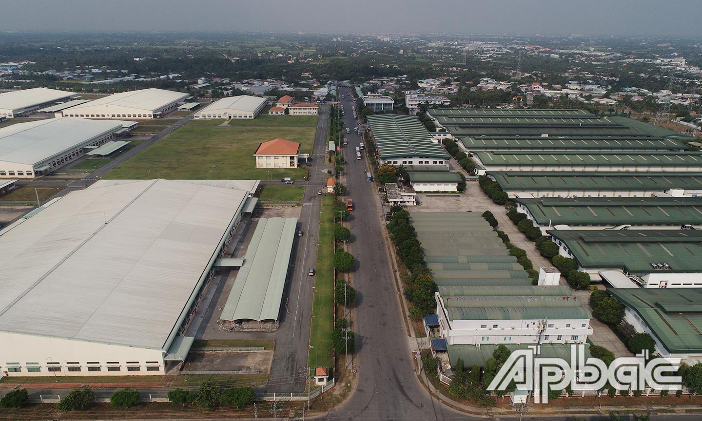 Giá trị xuất khẩu tăng, chủ yếu do các doanh nghiệp trong các khu công nghiệp mang lại.                      Ảnh: MINH THÀNH