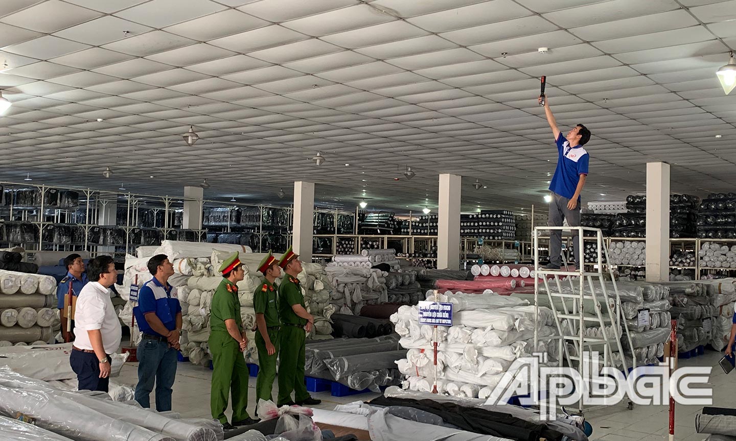 Kiểm tra an toàn PCCC. 		Ảnh: THÀNH PHONG