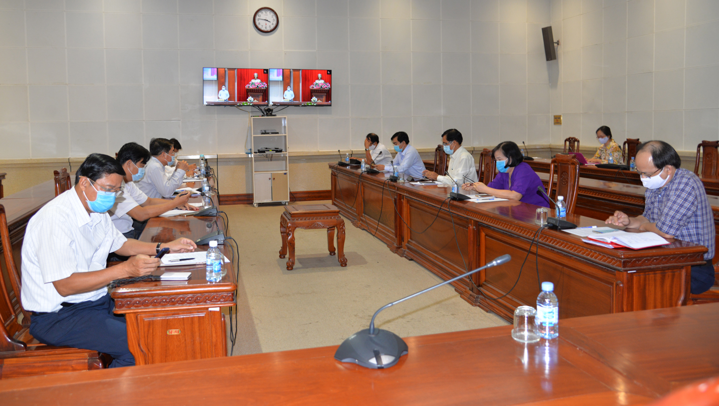 Quang cảnh buổi làm việc tại 1 phòng họp của điểm cầu chính